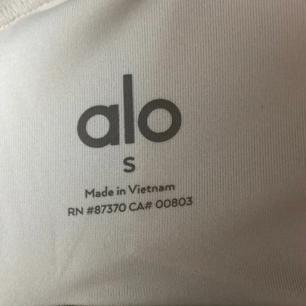 Alo Sport Bra Scoop Neck Yoga Workout Minimalist Earthy Performance Tan Womens S